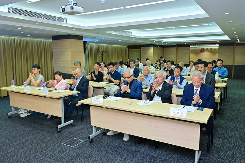 231771815311115996.jpg S32.會員鼓掌通過各項報告.jpg